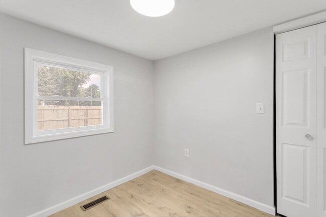 Building Photo - 57025 Greenlawn Ave