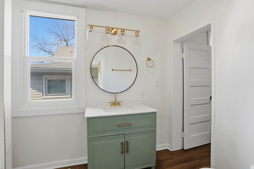 Building Photo - 941 E Raymond St