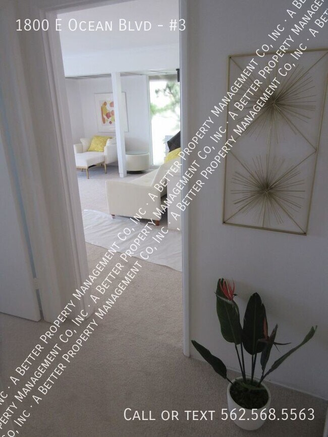 Building Photo - Historic FULLY FURNISHED Mid-Century Moder...