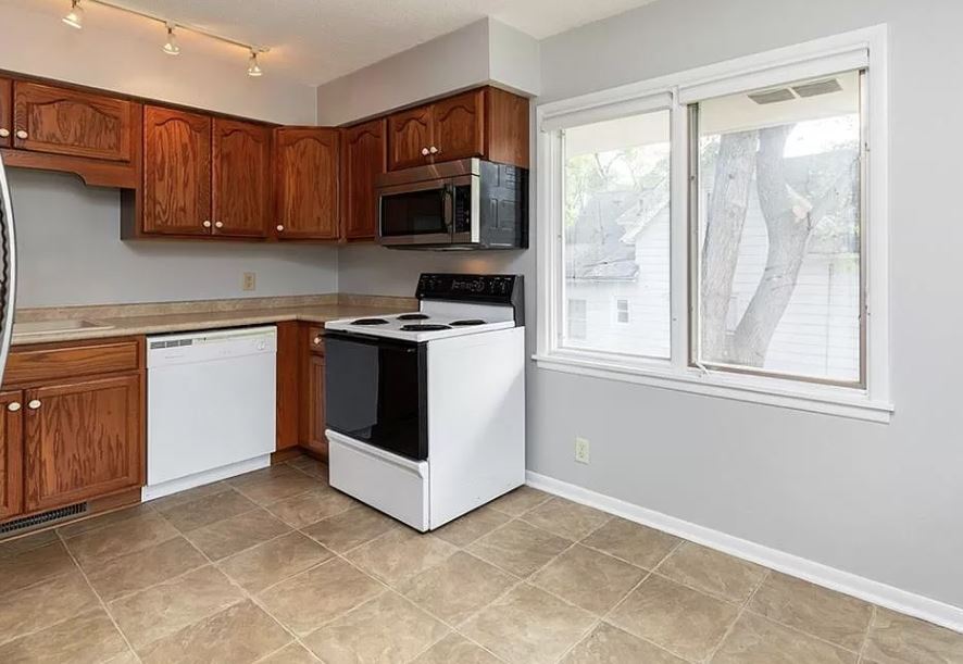 Building Photo - 4633 Euclid Ave