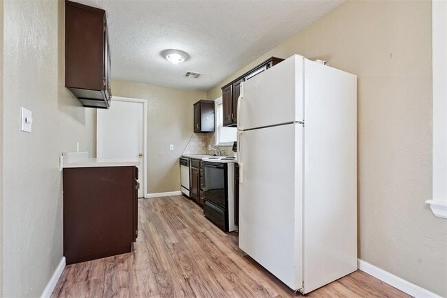 Building Photo - 317 E Key Blvd