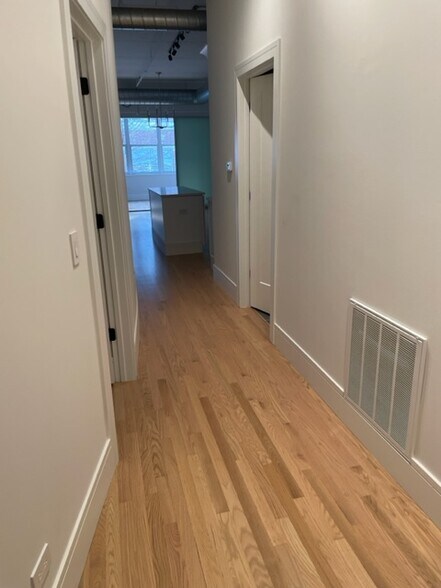 Entryway - 1000 W Adams St