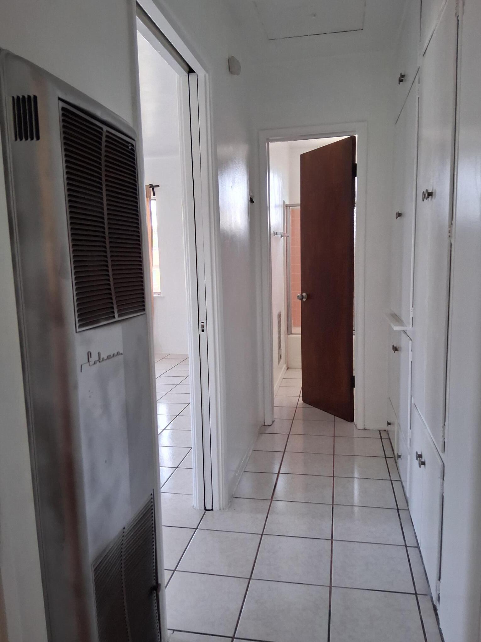 Building Photo - 418 E Tamarack Ave