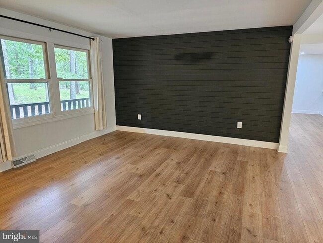 Building Photo - 133 Meadows Rd