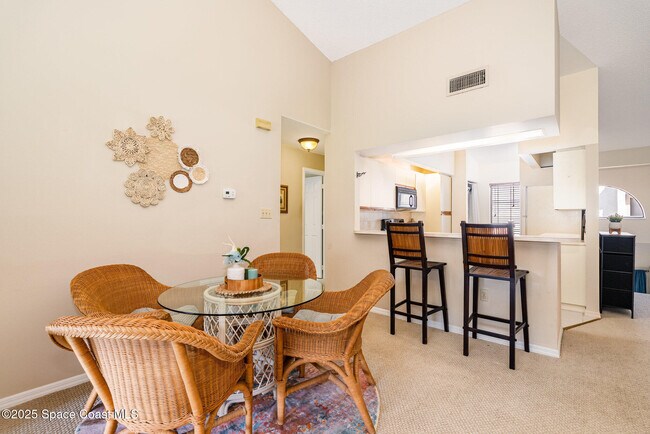 Building Photo - 1089 Country Club Dr