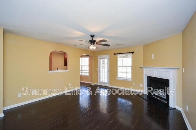 Building Photo - 137 Baywood Crossing