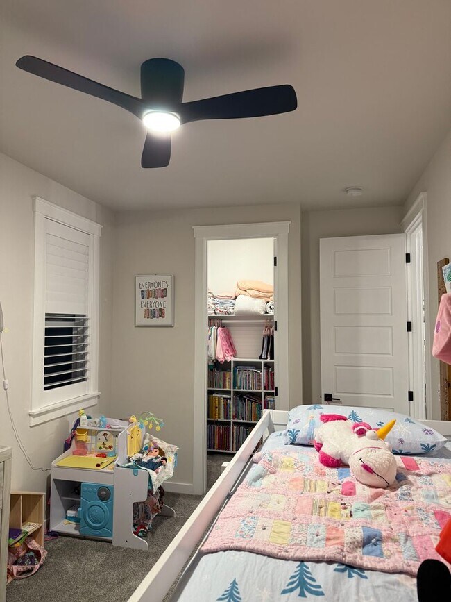 Building Photo - Beautiful Home with lots of upgrades.... A...