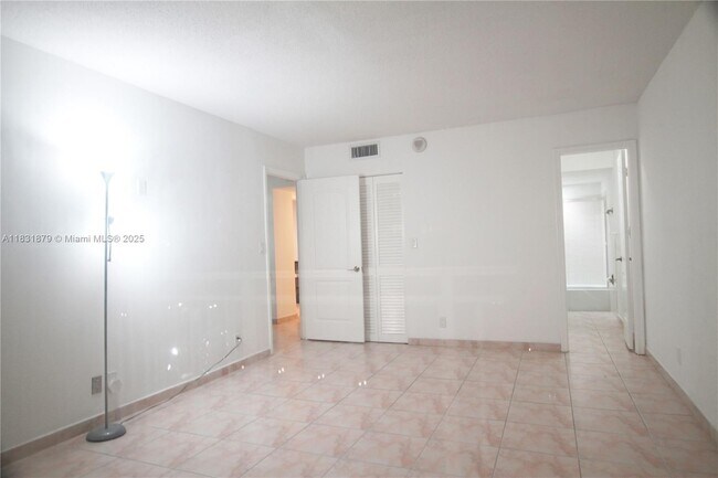 Building Photo - 1801 S Ocean Dr