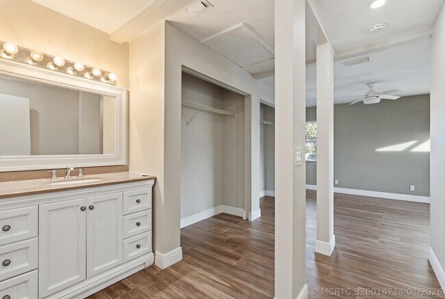 Building Photo - 5694 Northpointe Ln
