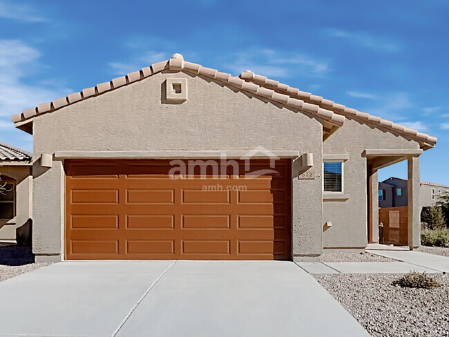 Primary Photo - 672 N Nestled Hummingbird Ln E