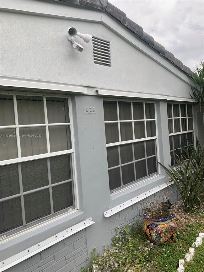 Building Photo - 1335 NE 182nd St