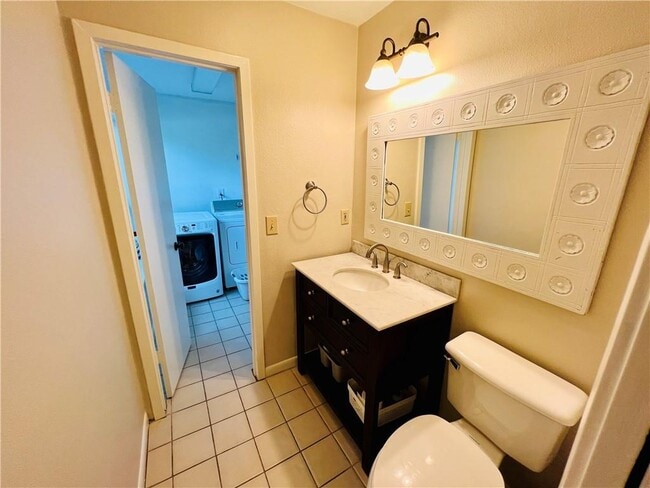 Building Photo - 4004 Hyridge Dr