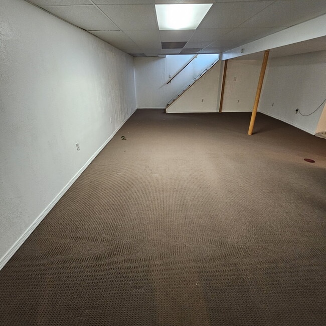 Building Photo - 3 Bedroom, 2 Bathroom, 2 Car Garage Brick ...