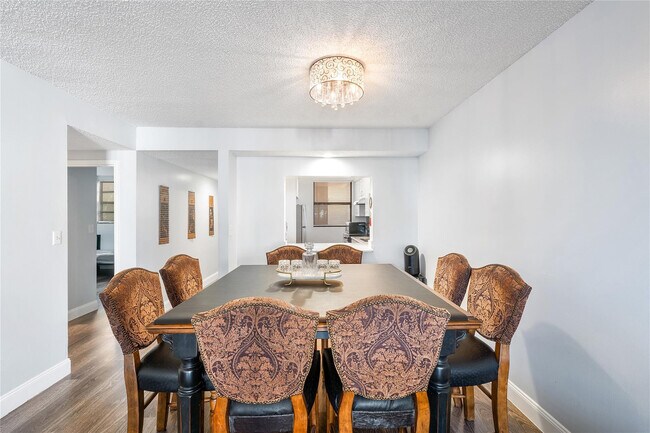 Building Photo - 8437 Forest Hills Dr