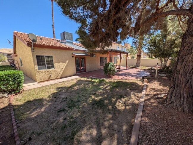 Building Photo - 731 Rising Star Dr