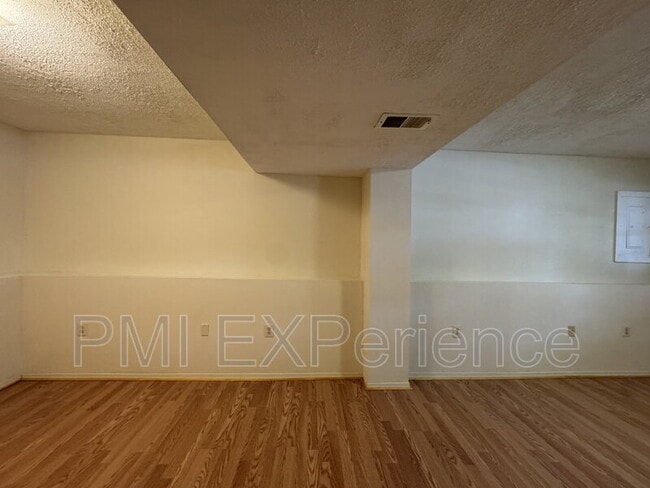 Building Photo - 902 Narrowleaf Dr