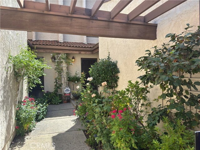 Building Photo - 1138 Las Riendas Way