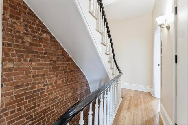 Building Photo - 291 Forrest St