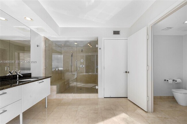 Building Photo - 17201 Collins Ave