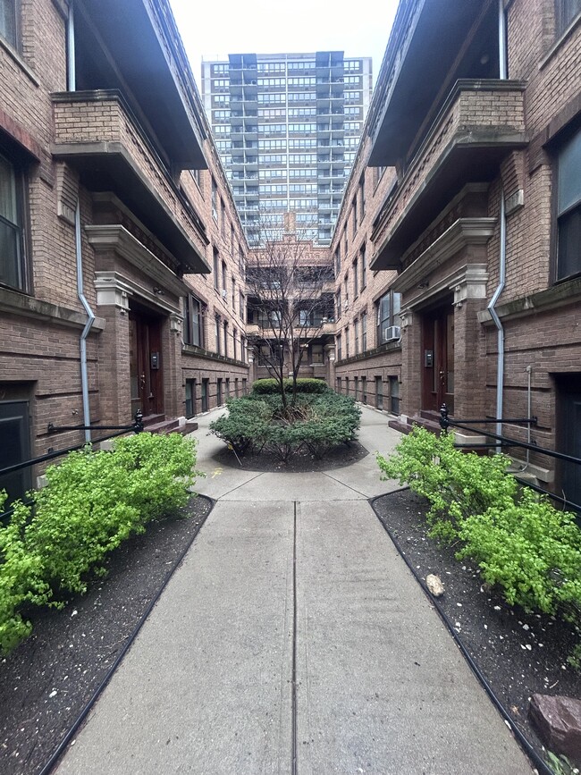 Courtyard - 2743 N Hampden Ct