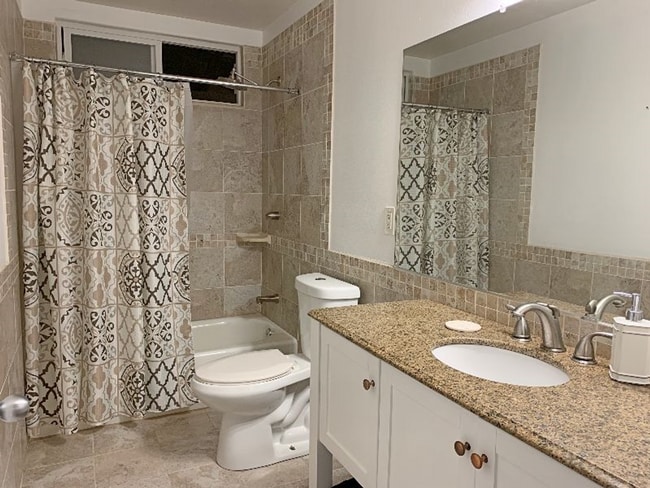 Building Photo - Beautiful Oceanfront 3 Bedroom Unit on Kal...