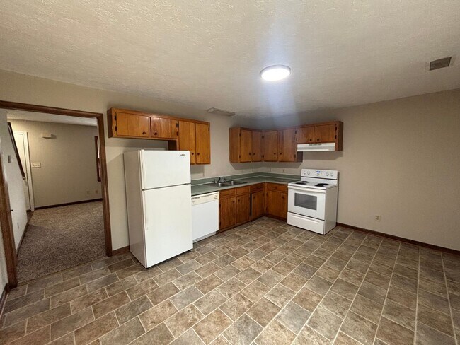 Building Photo - 102 Settlement Dr