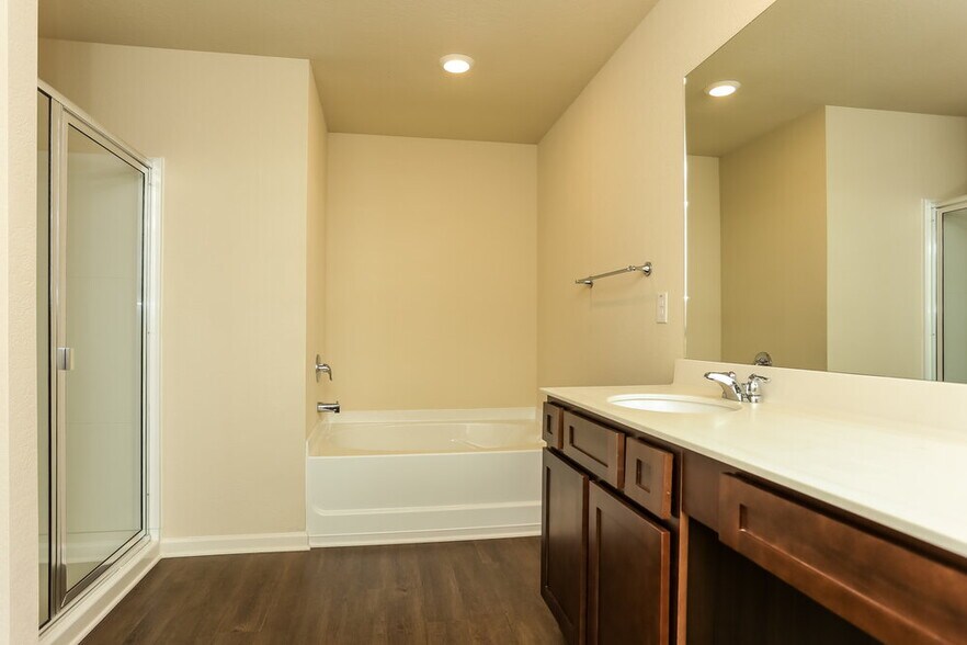 Building Photo - 3343 Clawing Hawk Way