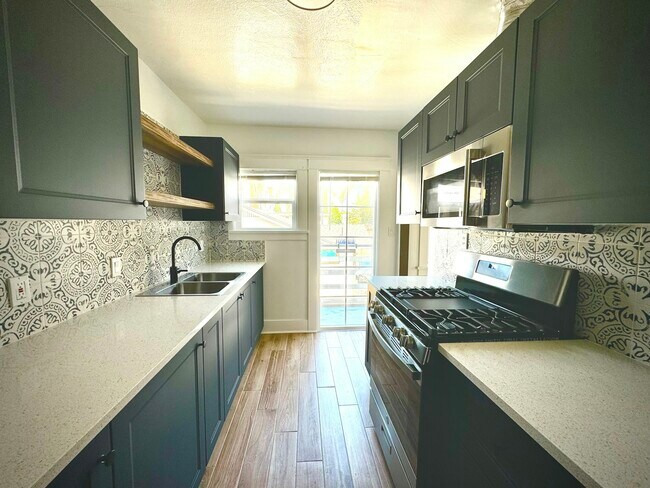 Building Photo - 279 Redondo Ave