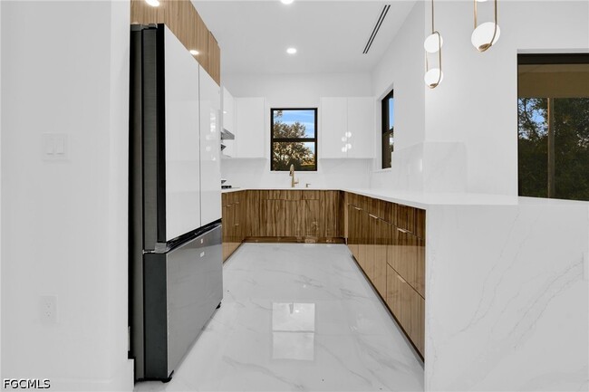 Building Photo - 1601 Clark Ave