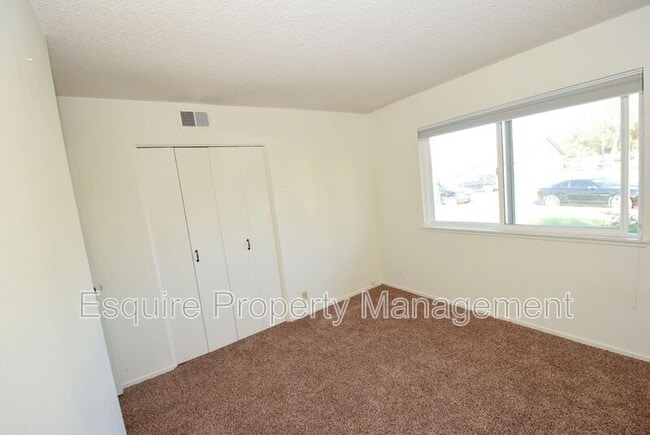 Building Photo - 1335 Lawrence Way