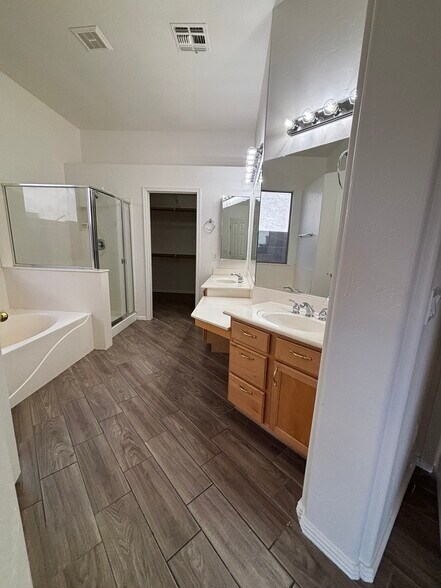 Building Photo - 2120 E Flintlock Way