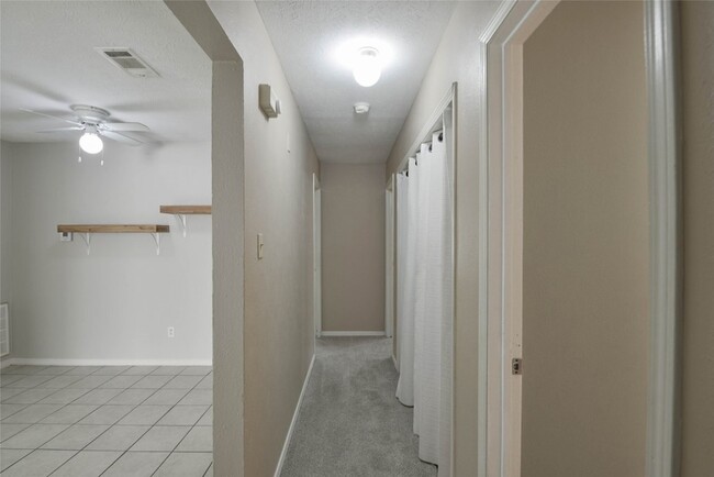 Building Photo - 28302 Doverbrook Dr