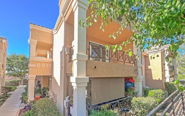 Building Photo - Welcome to this charming 1-bedroom, 1-bathroom home located in the desirable Carlsbad, CA