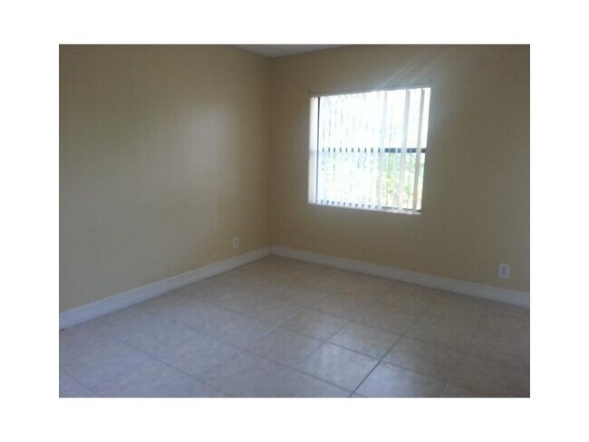 Building Photo - Awesome Condo just close to Sawgrass