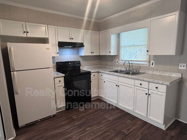 Building Photo - 115 Cox Ave