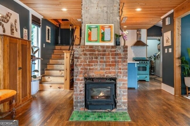 Building Photo - 154 Savannah St SE