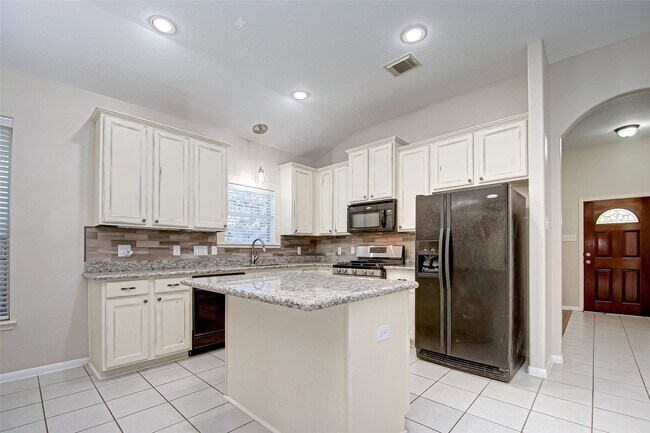 Building Photo - 26439 Richwood Oaks Dr