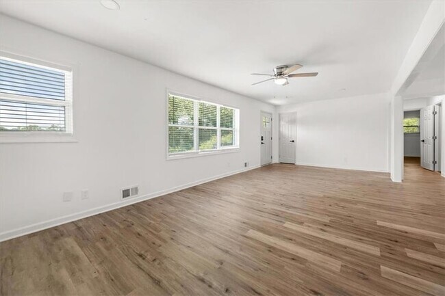 Building Photo - 5300 Binford Pl SW