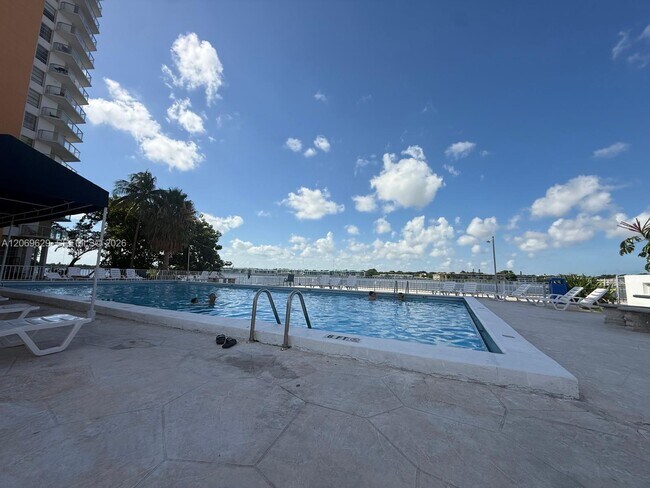 Building Photo - 1351 NE Miami Gardens Dr