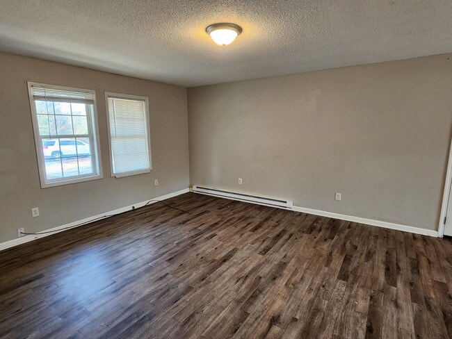 Building Photo - 408 Sheila St