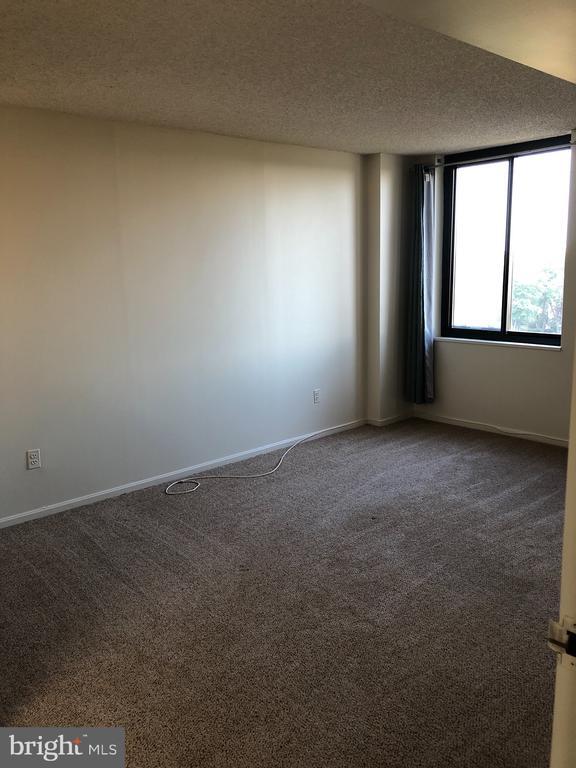 Building Photo - 7401 Westlake Terrace