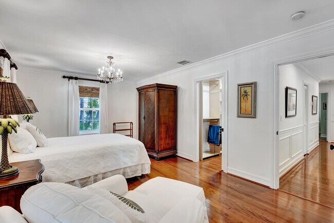 Building Photo - 306 N Swinton Ave