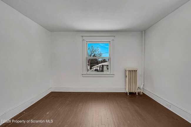 Building Photo - 208 E Warren St