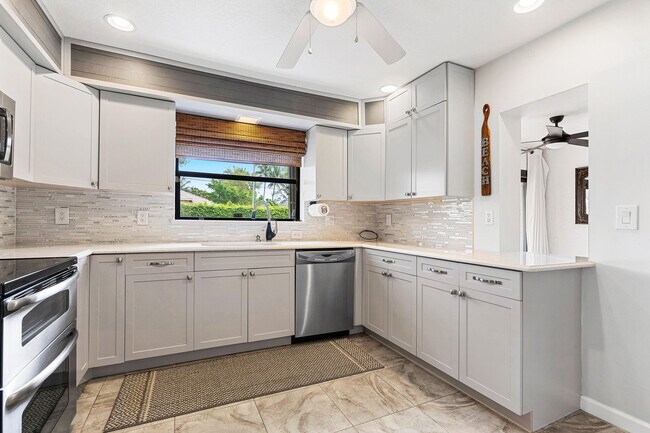 Building Photo - 9815 Pecan Tree Dr