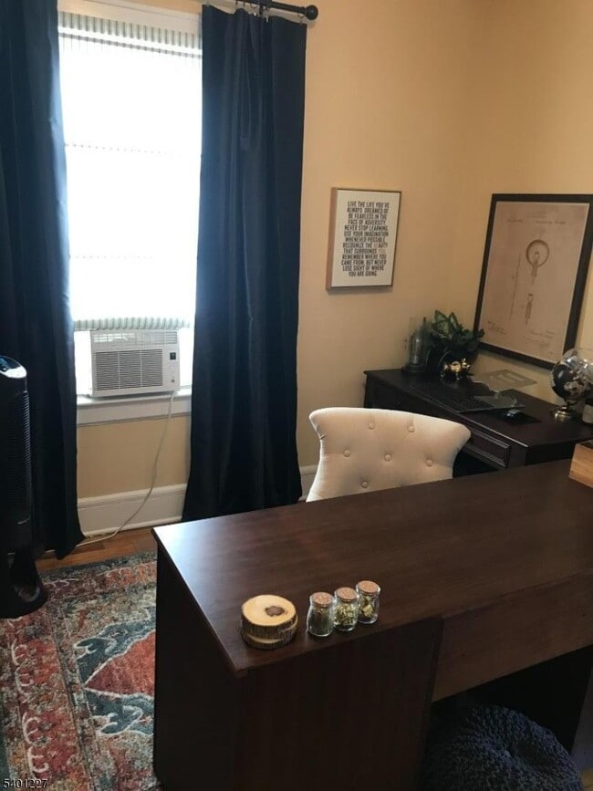 Building Photo - 18 Hilton St