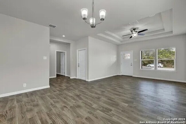 Building Photo - Charming 3BR House in Spring Branch