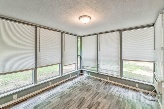 Building Photo - 430 Ivanhoe Estates Dr