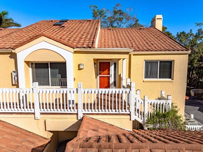 Building Photo - 858 Hudson Ave