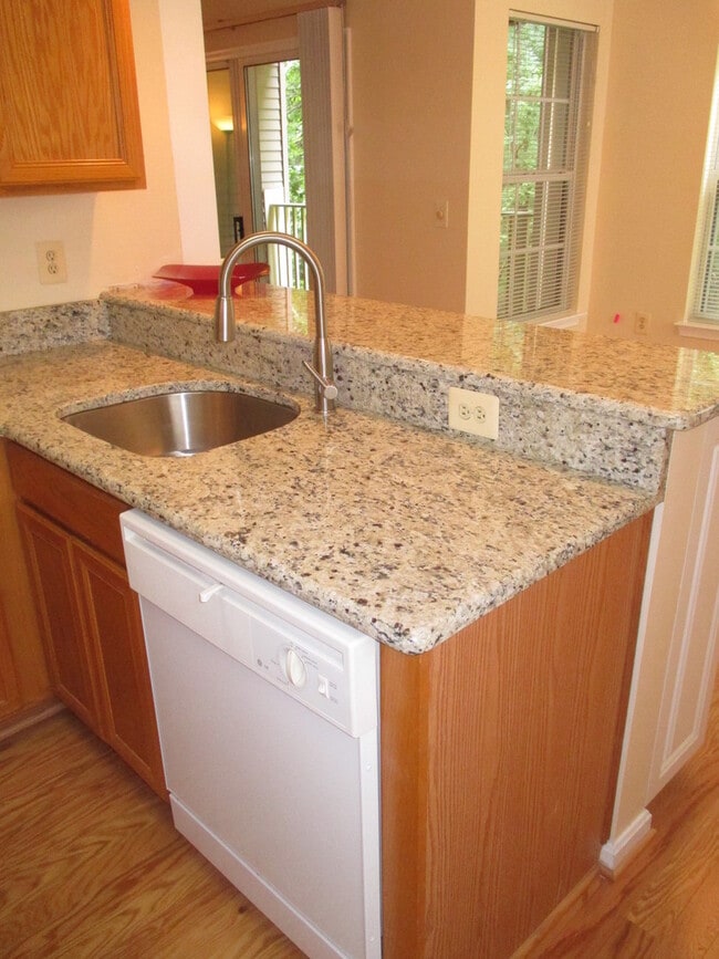 Building Photo - Gorgeous 2 Bedroom Condo in Timberbrook!