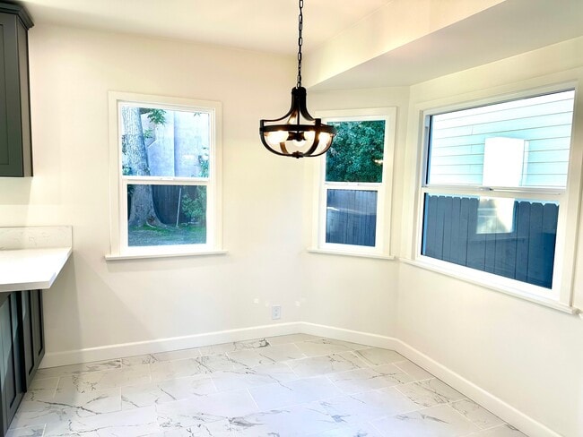 Building Photo - 7360 Hesperia Ave